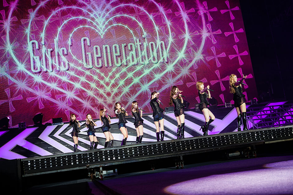 Girls' Generation perform live in a Jakarta stadium for an S.M. Entertainment showcase of Korean pop.