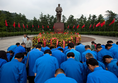 Factory workers pay homage to Mao on a corporate retreat to his hometown - Shaoshan, Hunan